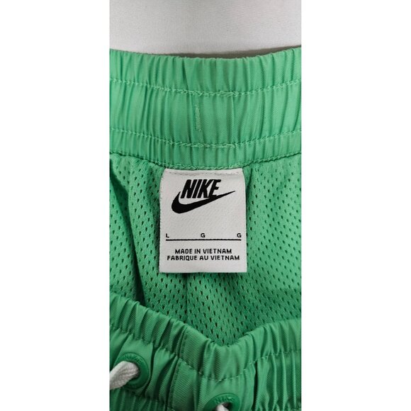 Nike Men's Large Sportswear Woven Flow Shorts Green - Picture 2 of 3